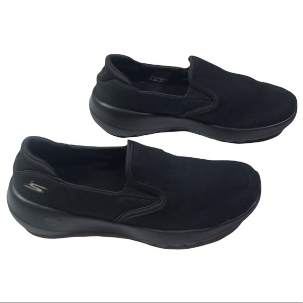 Skechers GOGA MAX Gen 5 in Black Women's 7.5